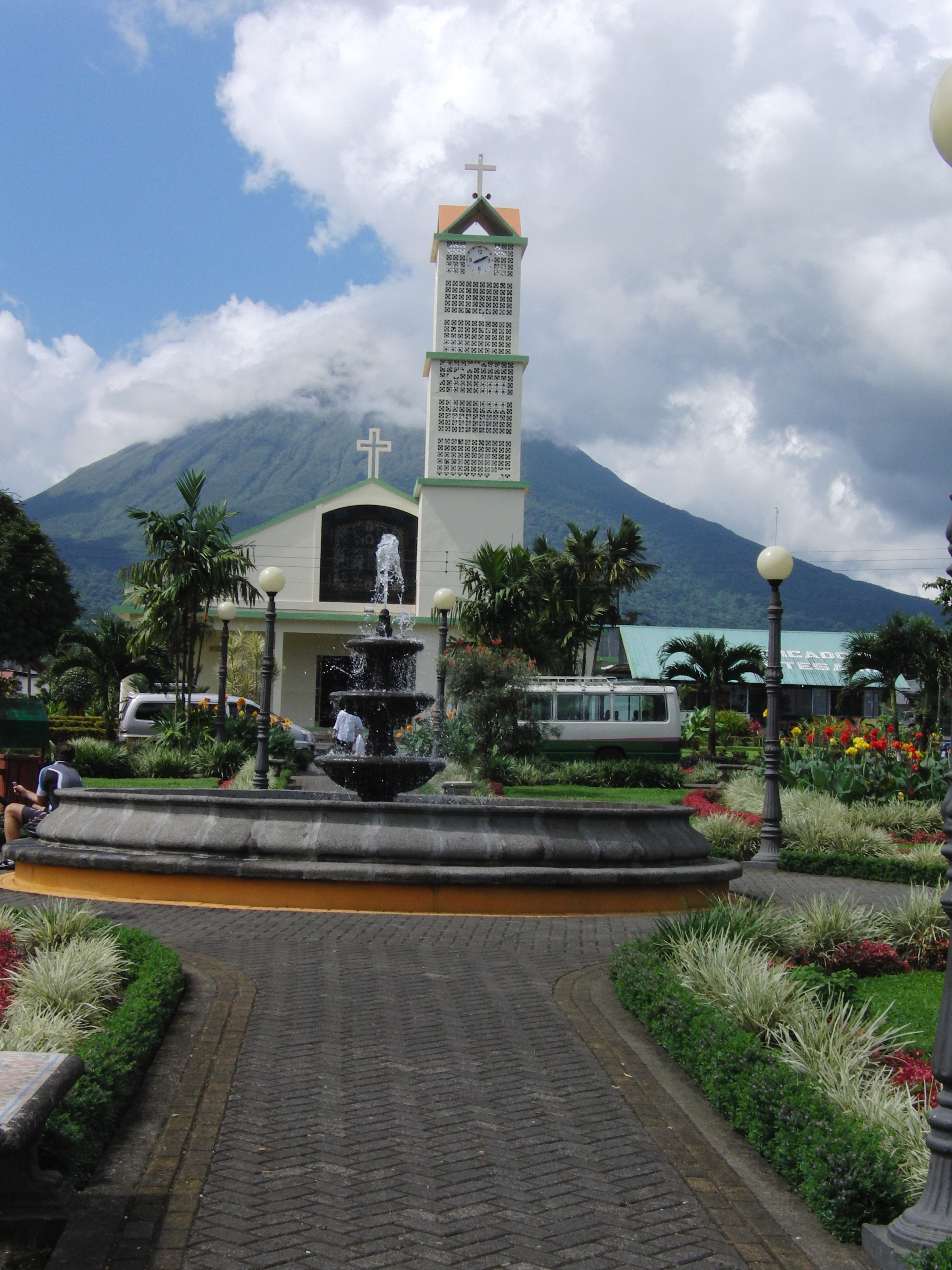 La Fortuna church & Arenal volcano | Ben Littauer / Kathy Kerby Our ...