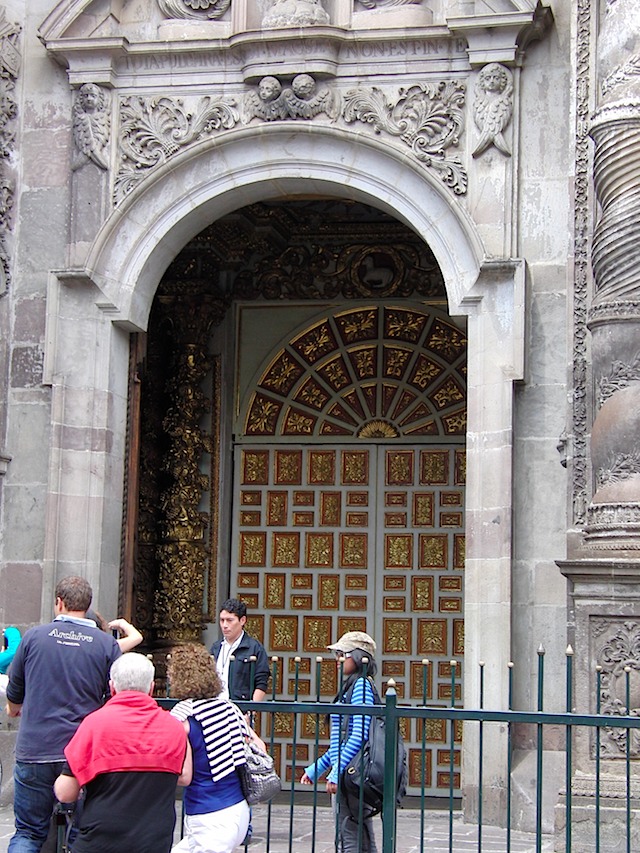 La Compañía doorway