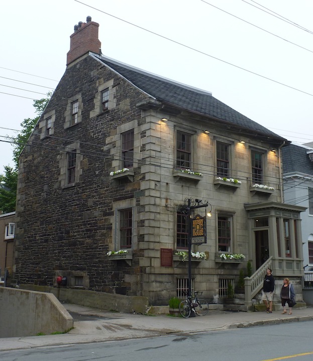 Henry House Pub