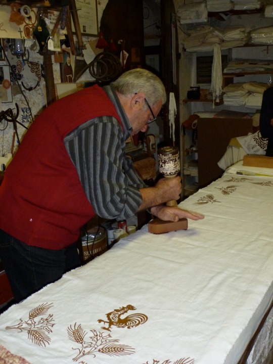 Stamping cloth "ironed" by the mangle