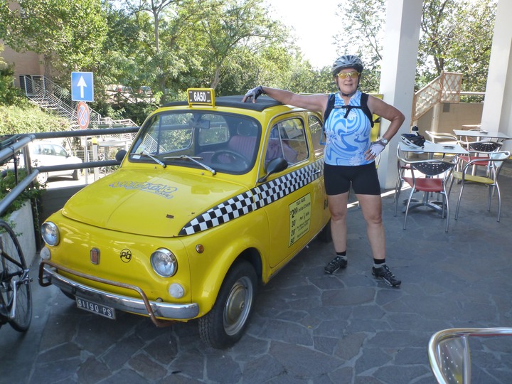 Kathy & Fiat 500 taxi