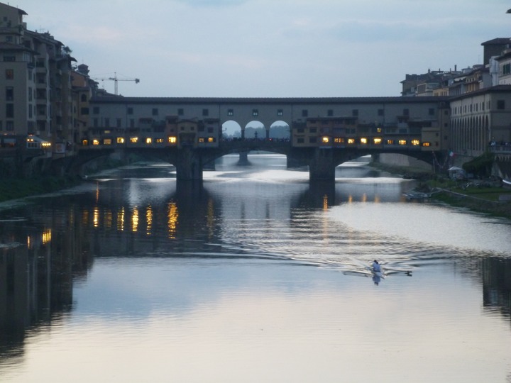 Ponte Vecchio & rower at dusk