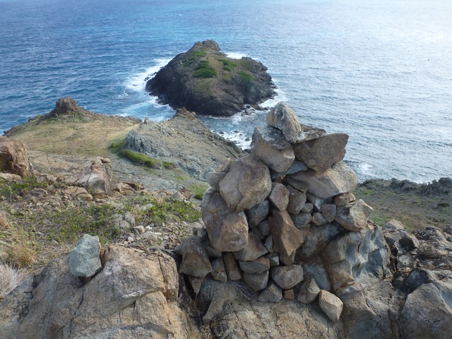 Cairn at top of Ile Fourchue