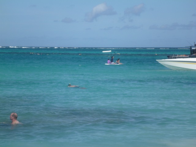 Snorkeling crowd at Prickly Pear Island